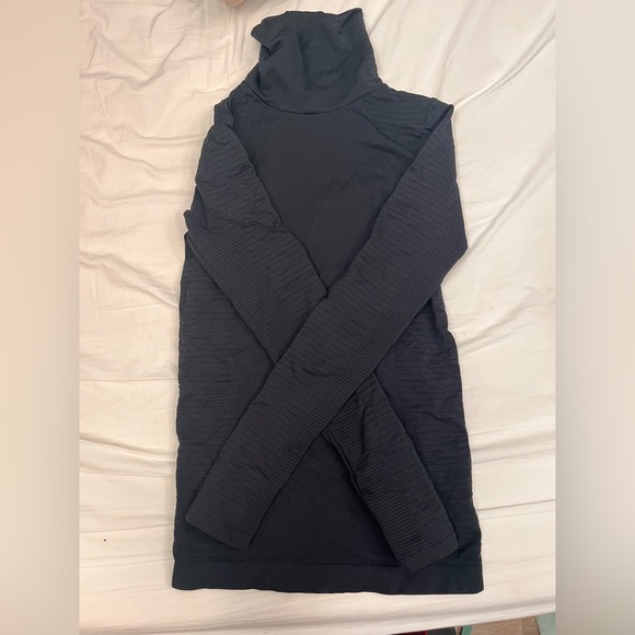 Athleta Women’s Turtleneck - Picture 2 of 5